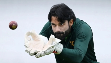 মাঠে ফেরার অনুমতি পেয়েই অধিনায়ক রিজওয়ান  